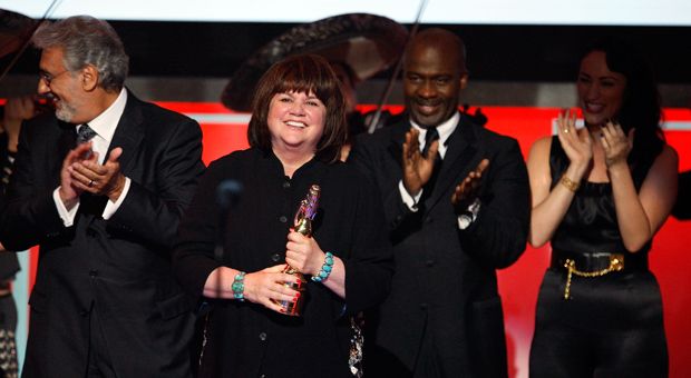 Singer Linda Ronstadt accepts the Trailblazer award onstage during the 2008 ALMA Awards at the Pasadena Civic Auditorium on August 17, 2008 in Pasadena, California. 

