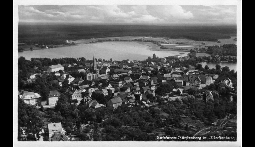 004_Helm_9780385520591_art_r1