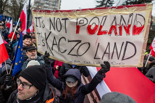 Several thousand people protested on December 17, 2016, outside the presidential palace in Warsaw over alleged vote fraud and the rightwing government's plans to impose new restrictions on media coverage of parliament. 