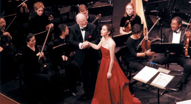 Conductor John Williams with Laurie Rubin, Oberlin Symphony at the Getty Museum in Los Angeles. October 2000. 