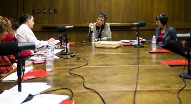 Former Hewlett-Packard Chief Executive Carly Fiorina with members of the San Francisco Chronicle's editorial board on April 2nd, 2010. Fiorina won last night's California Republican Senate Primary.