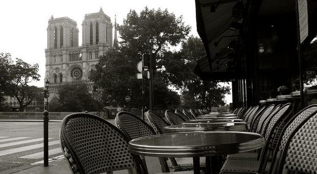 Paris cafe, in the shadow of Notre Dame