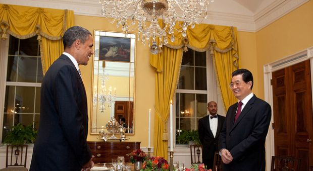 President Barack Obama and President Hu Jintao of China begin their working dinner in the Old Family Dining Room of the White House, Jan. 18, 2011. 