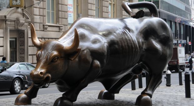 Arturo Di Modica's "Charging Bull" sculpture, Bowling Green Park, New York City. 